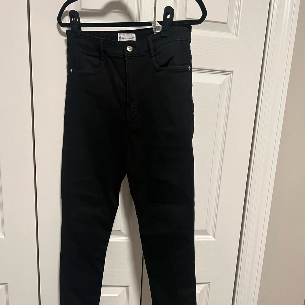 Never worn Zara Skinny Black Jean